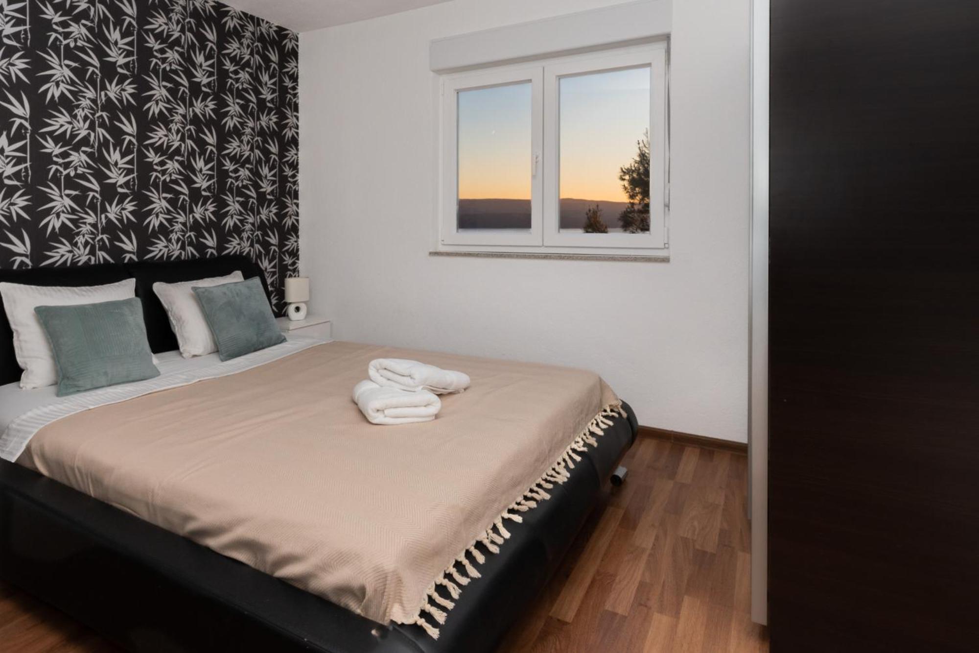 Sunny Hill Apartments With Rooftop Pool เซลินา ภายนอก รูปภาพ