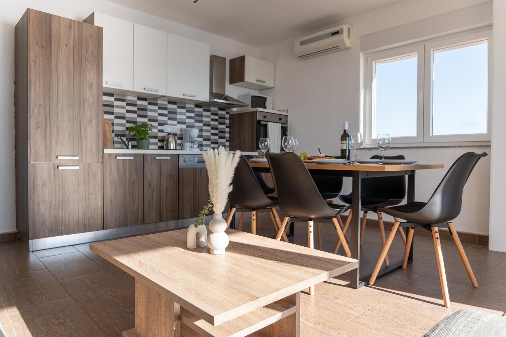 Sunny Hill Apartments With Rooftop Pool เซลินา ภายนอก รูปภาพ