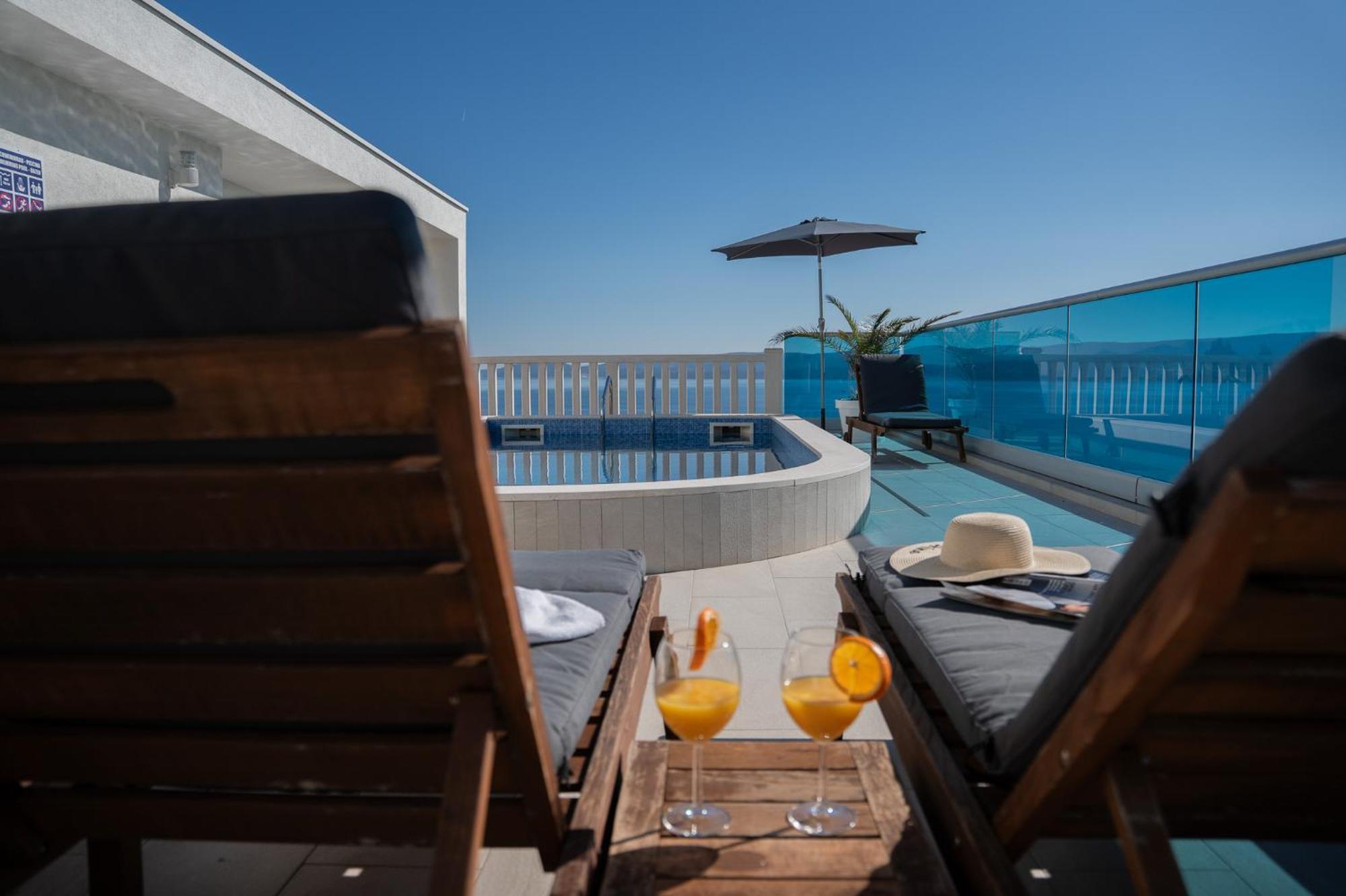 Sunny Hill Apartments With Rooftop Pool เซลินา ภายนอก รูปภาพ