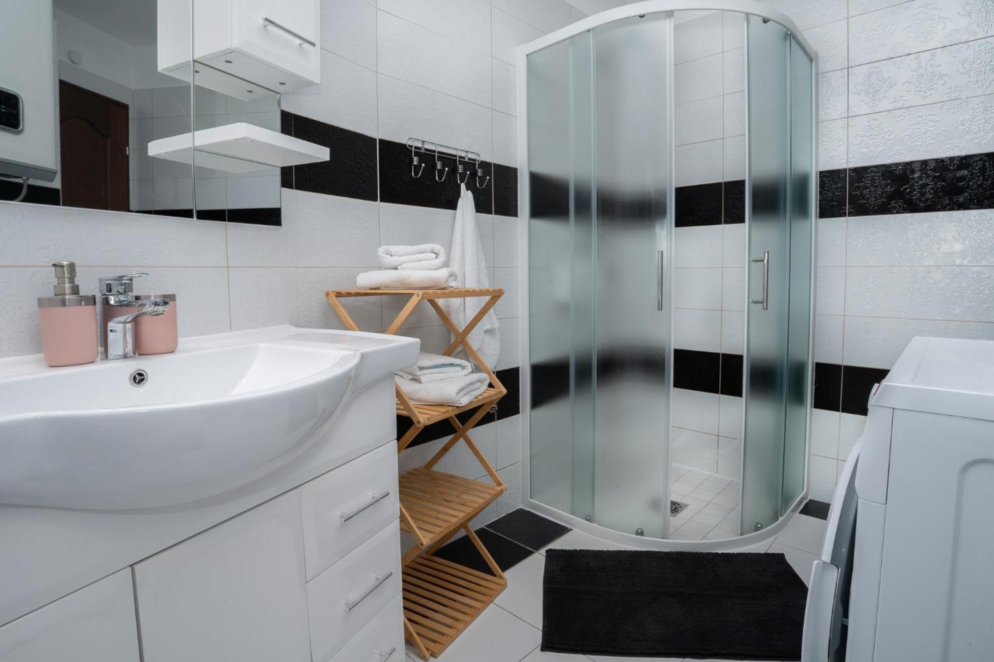 Sunny Hill Apartments With Rooftop Pool เซลินา ภายนอก รูปภาพ